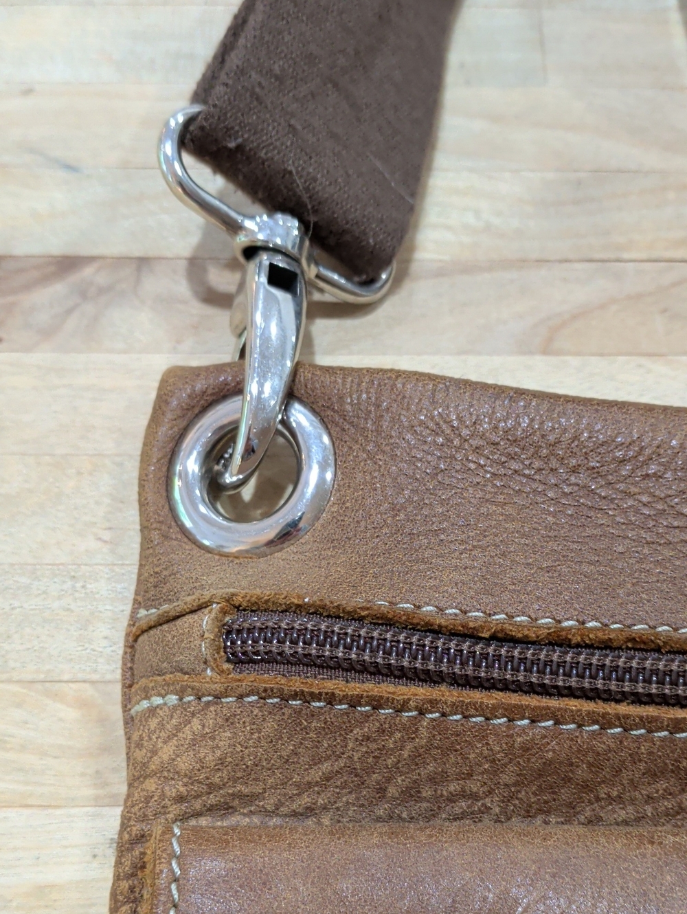 Vintage Roots Brown Leather Crossbody Bag with Adjustable Strap Villager Style - Picture 8 of 13